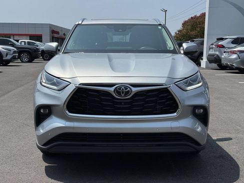 Used 2025 Toyota Highlander Limited AWD/4WD image 27