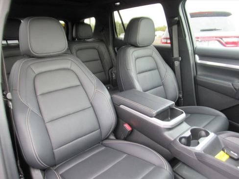 Used 2025 GMC Terrain Elevation w/ Elevation Premium Package image 10