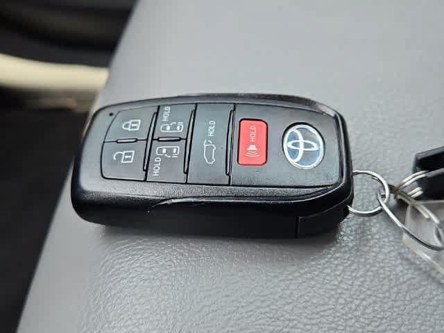 Used 2021 Toyota Sienna XLE FWD image 29