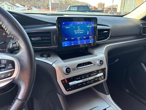 Used 2021 Ford Explorer XLT w/ Equipment Group 202A image 16