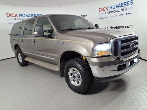 Used 2005 Ford Excursion Limited image 3
