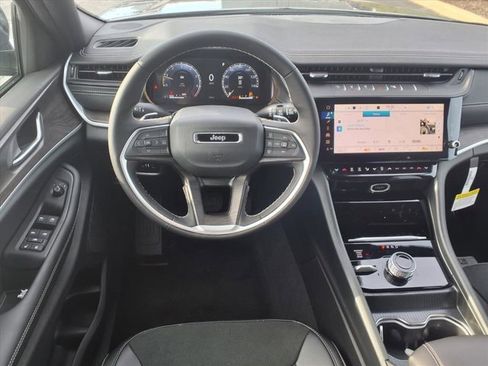 New 2026 Jeep Grand Cherokee Altitude image 3