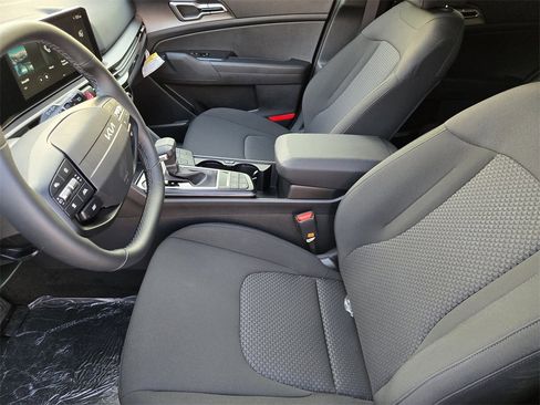 New 2026 Kia Sportage LX image 9