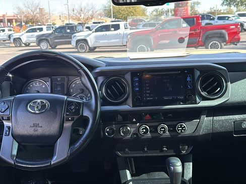 Used 2017 Toyota Tacoma TRD Off-Road w/ Tow Package (A/T) image 8