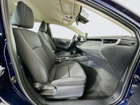 Used 2025 Toyota Corolla LE image 29