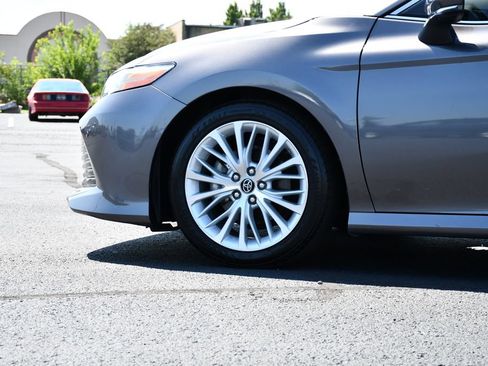 Used 2019 Toyota Camry XLE FWD image 12
