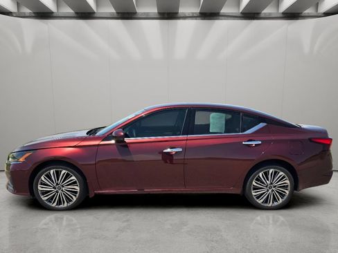 Used 2023 Nissan Altima 2.5 SL AWD/4WD image 2
