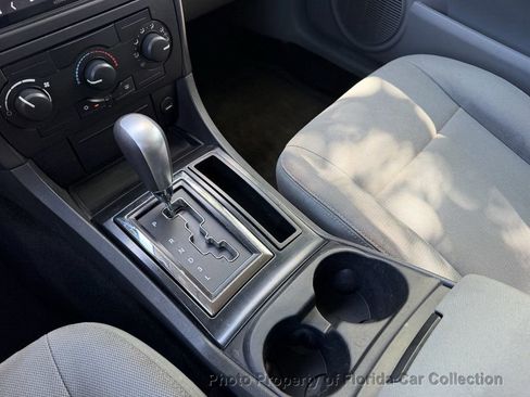 Used 2005 Dodge Magnum SE RWD image 53