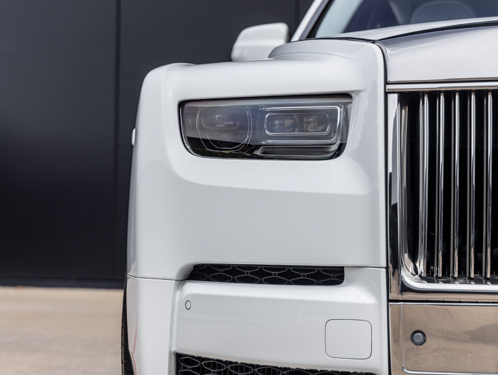 Used 2023 Rolls-Royce Phantom Extended Wheelbase w/ Leather Finishing Pack RWD image 24