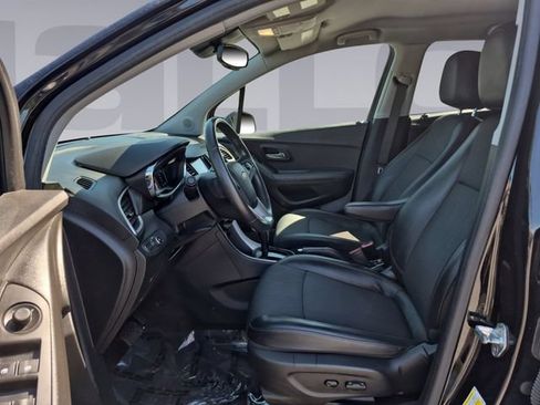 Used 2020 Chevrolet Trax LT w/ LT Convenience Package AWD/4WD image 10