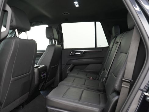 Used 2025 Chevrolet Tahoe Z71 AWD/4WD image 16