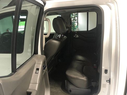 Used 2010 Nissan Frontier PRO-4X w/ Pro-4x Value Truck Pkg AWD/4WD image 15