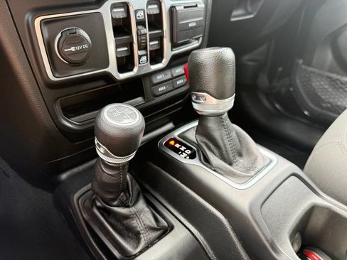 Used 2023 Jeep Wrangler Unlimited AWD/4WD image 18