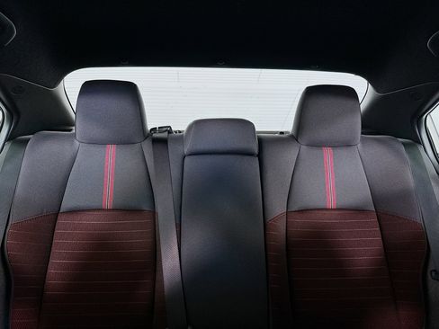 Used 2025 Toyota Corolla SE image 30