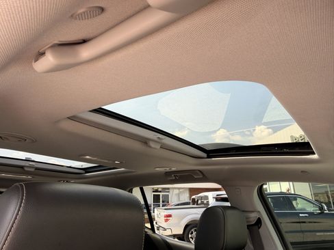 Used 2021 GMC Acadia SLT w/ Technology Package FWD image 23