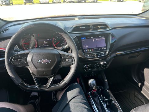 Used 2022 Chevrolet TrailBlazer RS w/ Technology Package AWD/4WD image 9