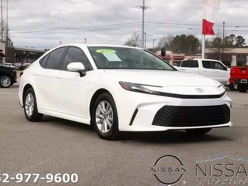 Used 2025 Toyota Camry LE image 1