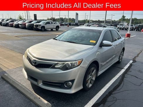 Used 2012 Toyota Camry SE w/ Leather Pkg FWD image 11