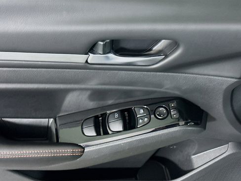 Used 2024 Nissan Altima 2.5 SR image 15