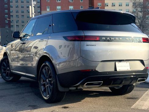 Used 2025 Land Rover Range Rover Sport image 11