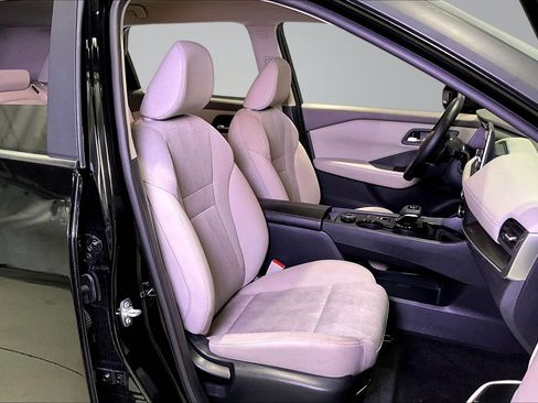 Used 2025 Nissan Rogue SV image 28