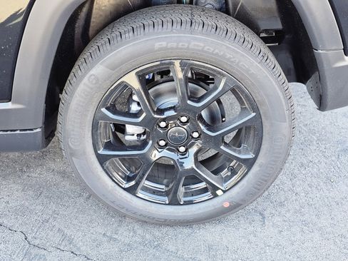 New 2026 Jeep Compass Latitude image 9