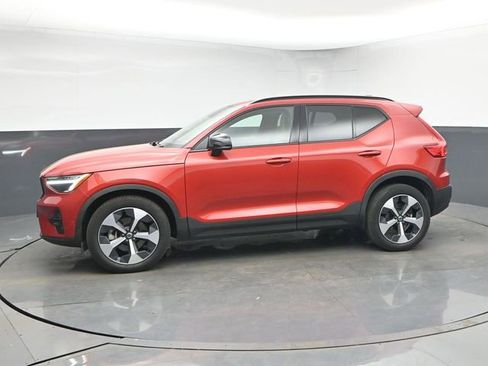 Used 2023 Volvo XC40 B5 Plus w/ Driver Assist Package AWD/4WD image 9