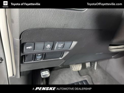 Used 2023 Nissan Armada SL w/ Captain's Chairs Package image 29