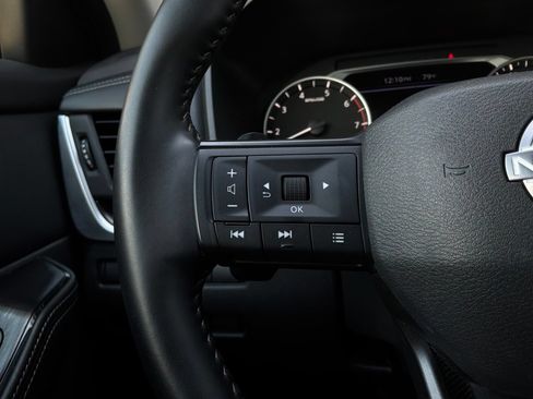 Used 2025 Nissan Rogue SV FWD image 33