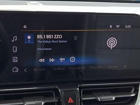 Used 2025 Chevrolet TrailBlazer LT AWD/4WD image 17