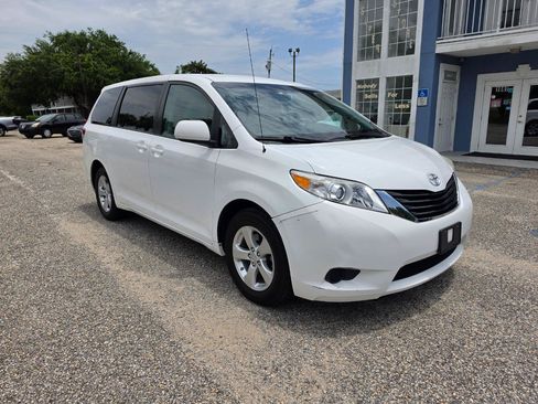 Used 2012 Toyota Sienna LE FWD image 7