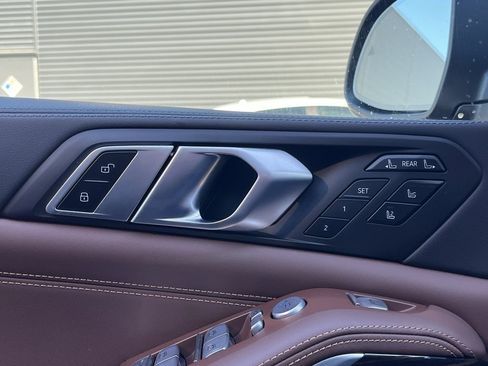 Used 2023 BMW X7 xDrive40i w/ Executive Package image 21