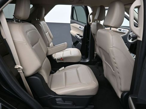 Certified 2022 Ford Explorer XLT w/ Equipment Group 202A image 23