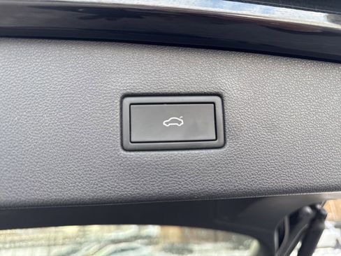 Used 2024 Volkswagen Tiguan SE image 27