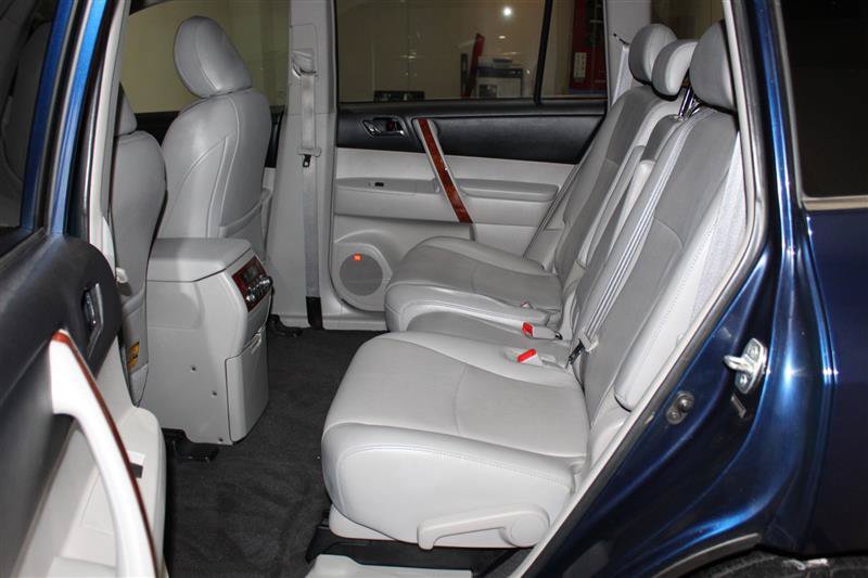 Used 2013 Toyota Highlander Limited FWD image 28