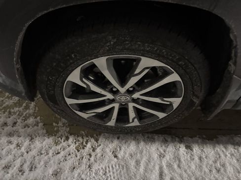 Used 2024 Toyota Corolla Cross XLE image 10