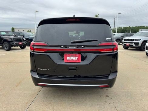 New 2027 Chrysler Pacifica Select FWD image 6