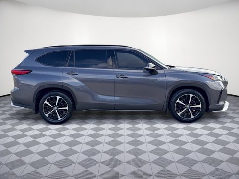 Used 2022 Toyota Highlander XSE FWD image 8