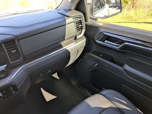 Used 2024 GMC Sierra 1500 SLT image 17