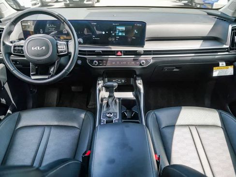 Certified 2025 Kia Sorento EX w/ Panoramic Sunroof Package AWD/4WD image 11