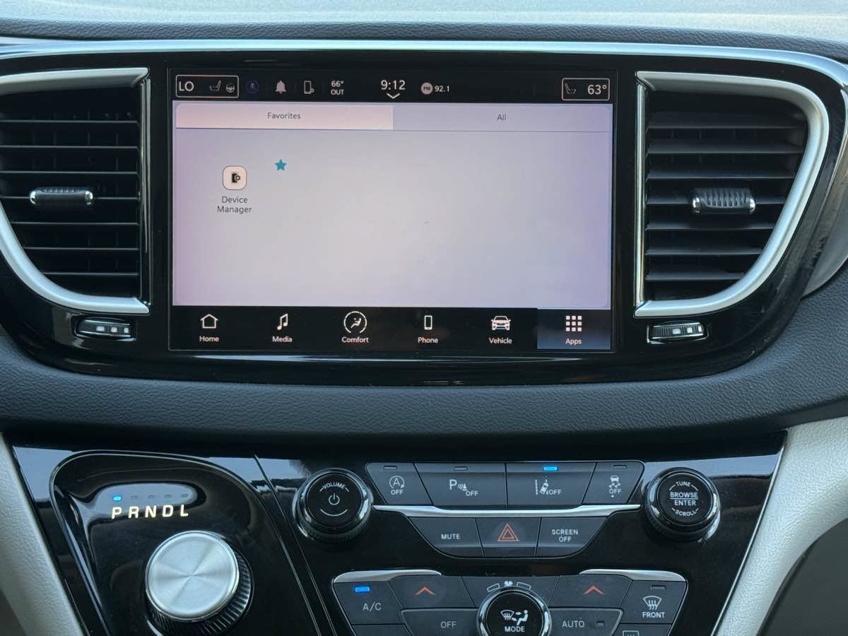 Used 2023 Chrysler Pacifica Touring-L FWD image 22