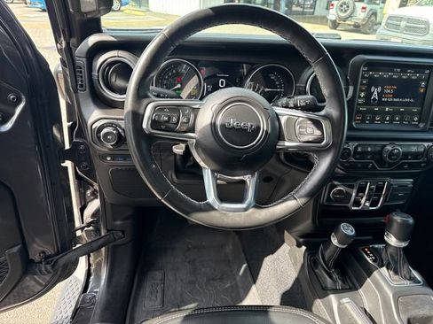 Used 2022 Jeep Wrangler Unlimited Sahara w/ Cold Weather Group AWD/4WD image 17