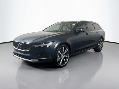 Used 2025 Volvo V90 B6 Cross Country Ultra w/ Protection Package Premier AWD/4WD image 4