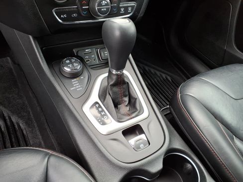 Used 2014 Jeep Cherokee Trailhawk w/ Technology Group AWD/4WD image 10