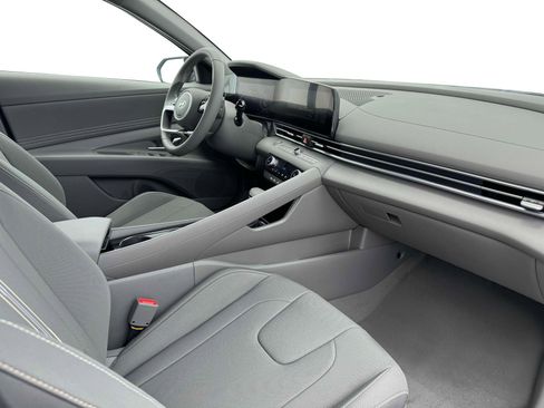 New 2025 Hyundai Elantra SEL FWD image 15