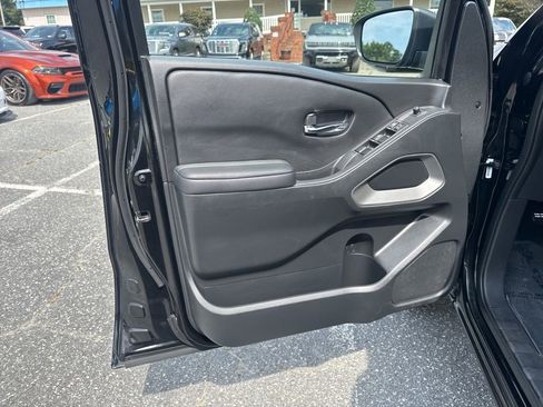 Used 2023 Nissan Frontier SV image 24