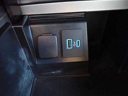 Used 2020 Ford Explorer XLT image 19