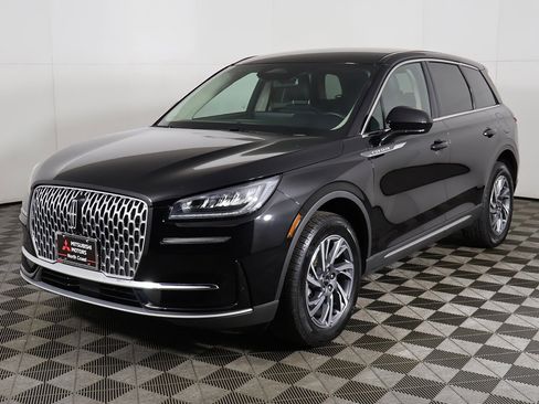 Used 2023 Lincoln Corsair Standard image 9