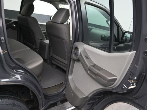 Used 2015 Nissan Xterra S image 10