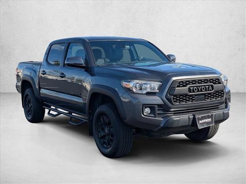 Used 2018 Toyota Tacoma TRD Off-Road w/ Technology Package AWD/4WD image 3